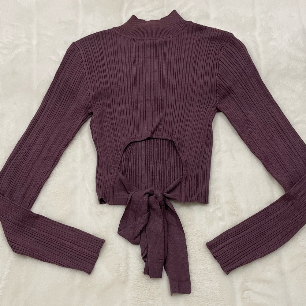 Open Back TurtleNeck - Picture 6 of 10
